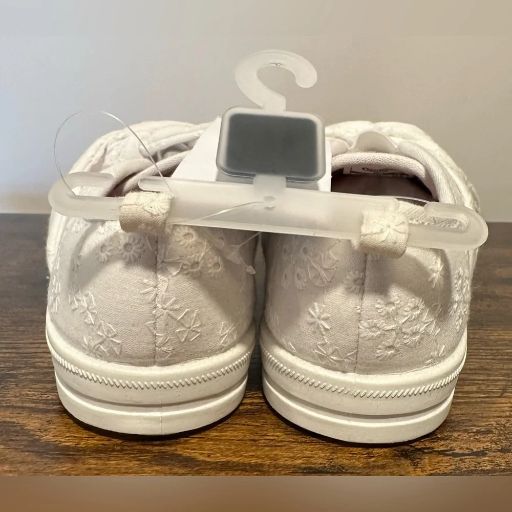 Osh Kosh Bgosh Toddler Girls White Floral Slip On Shoes NWT Various Sizes